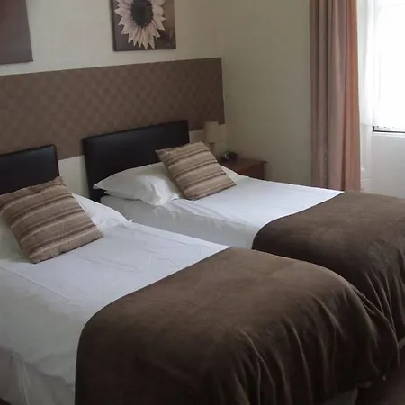 Alister Hotel